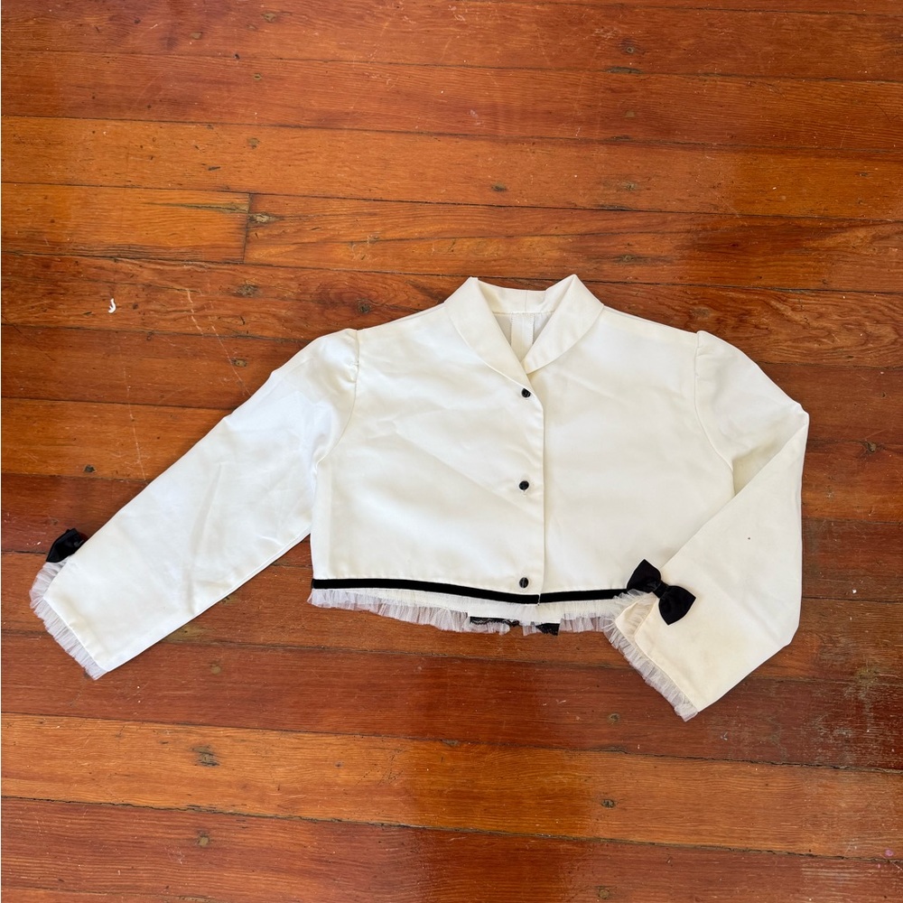 American Vintage White and Black Blazer with Minimalist Design